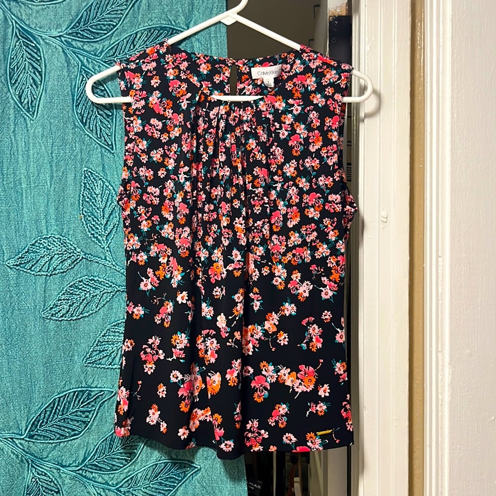 ✨🌸 NWT CALVIN KLEIN FLORAL TOP🌸✨